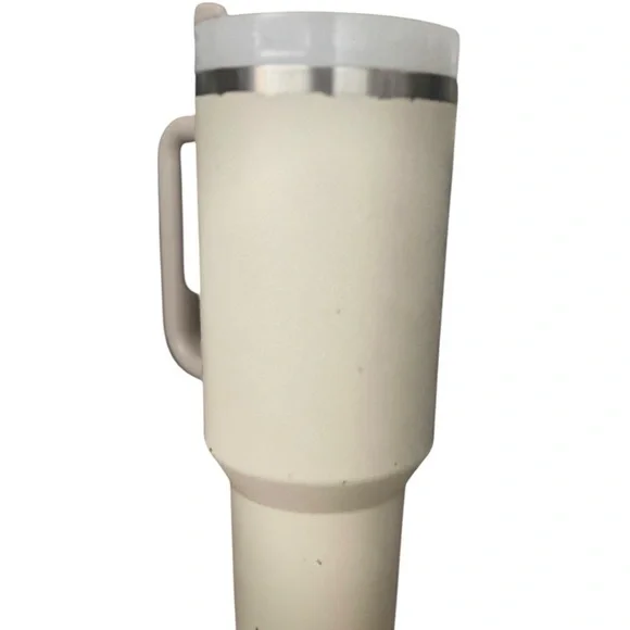 Stanley Cup 40oz  Tumbler  H2.0 FlowState Quencher Cream  Tonal - Picture 4 of 7